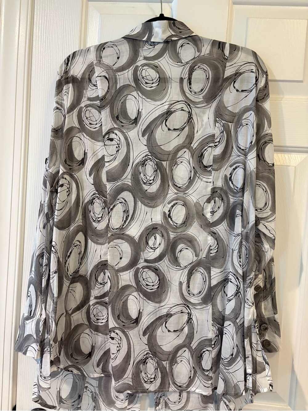 Basler Black & White Abstract Circle Button-Up Blouse - Picture 2 of 7